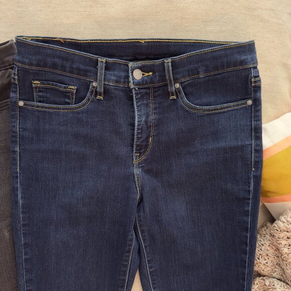 Two Pairs of Levi's Skinny Jeans (Sizes 28 & 29) - Picture 9 of 11